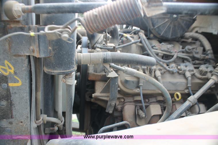 image for item AJ9344 2001 Chevrolet C7500 feed delivery truck