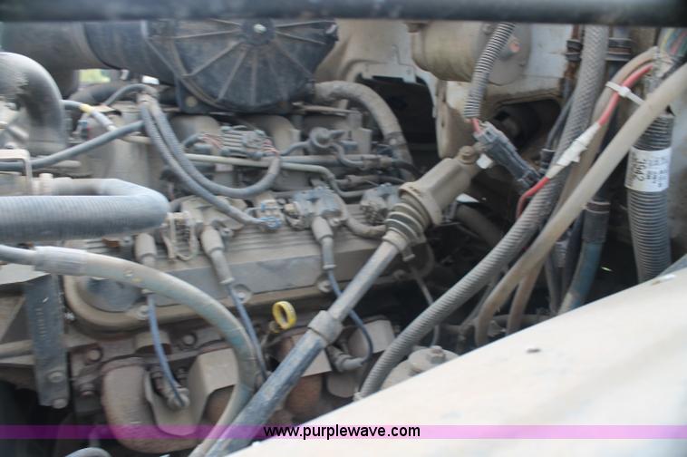 image for item AJ9344 2001 Chevrolet C7500 feed delivery truck