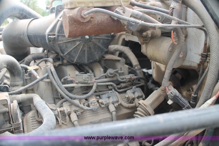 image for item AJ9344 2001 Chevrolet C7500 feed delivery truck