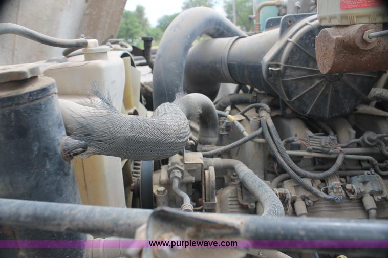 image for item AJ9344 2001 Chevrolet C7500 feed delivery truck