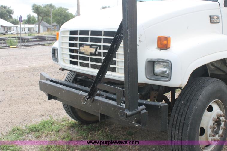 image for item AJ9344 2001 Chevrolet C7500 feed delivery truck