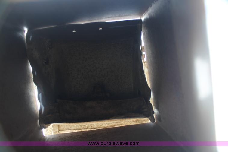 image for item AJ9344 2001 Chevrolet C7500 feed delivery truck