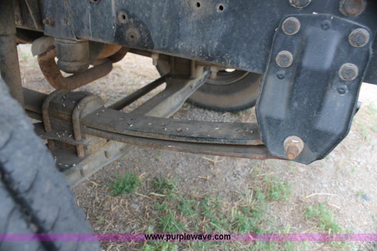 image for item AJ9344 2001 Chevrolet C7500 feed delivery truck