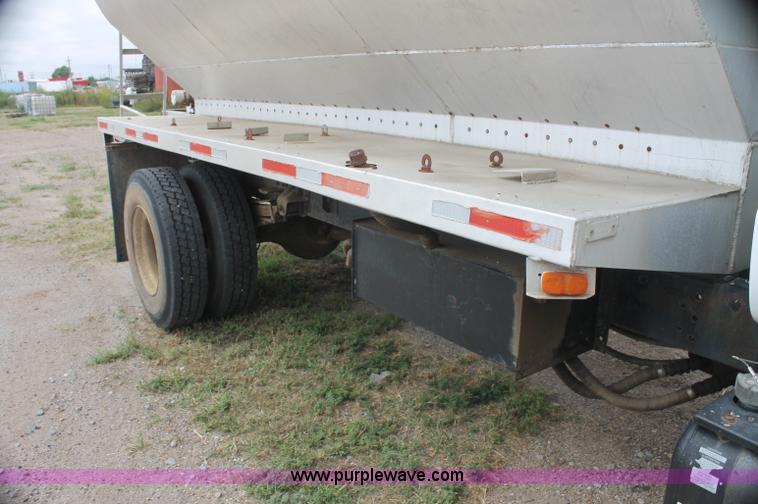 image for item AJ9344 2001 Chevrolet C7500 feed delivery truck
