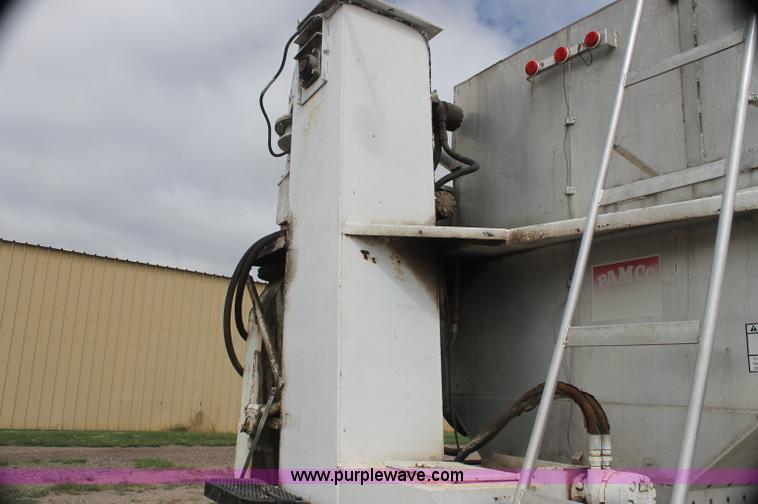 image for item AJ9344 2001 Chevrolet C7500 feed delivery truck