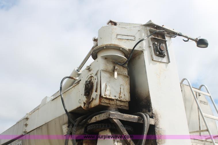 image for item AJ9344 2001 Chevrolet C7500 feed delivery truck