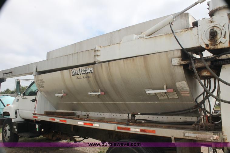 image for item AJ9344 2001 Chevrolet C7500 feed delivery truck