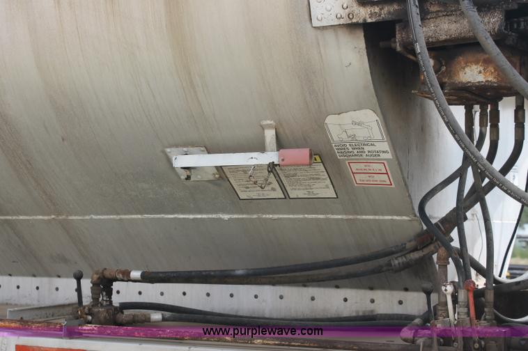 image for item AJ9344 2001 Chevrolet C7500 feed delivery truck