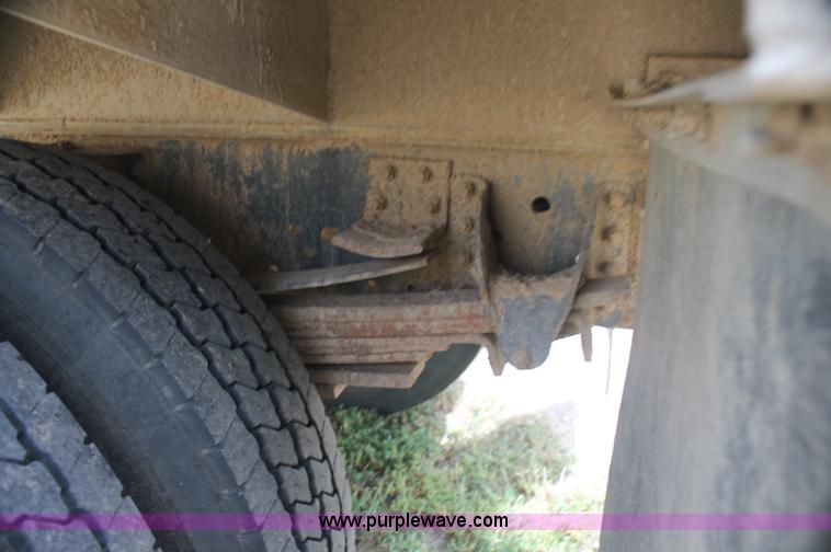 image for item AJ9344 2001 Chevrolet C7500 feed delivery truck