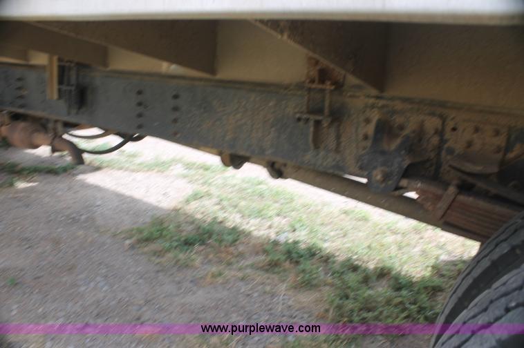 image for item AJ9344 2001 Chevrolet C7500 feed delivery truck