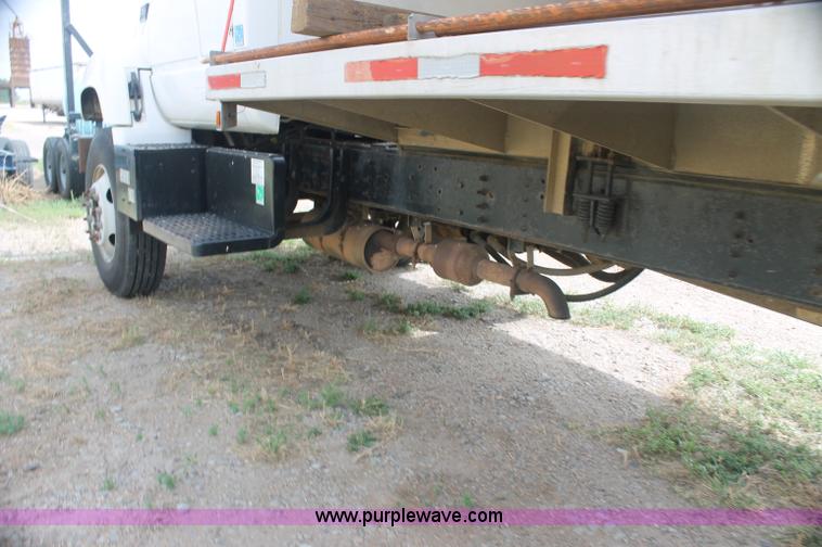 image for item AJ9344 2001 Chevrolet C7500 feed delivery truck