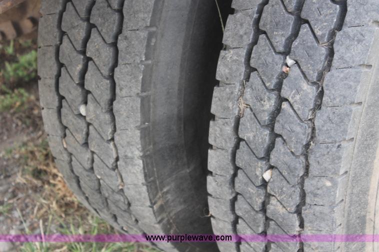 image for item AJ9344 2001 Chevrolet C7500 feed delivery truck