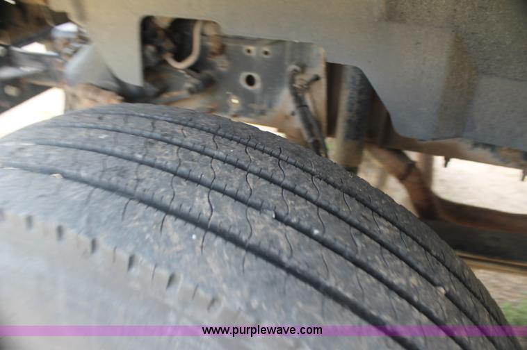 image for item AJ9344 2001 Chevrolet C7500 feed delivery truck