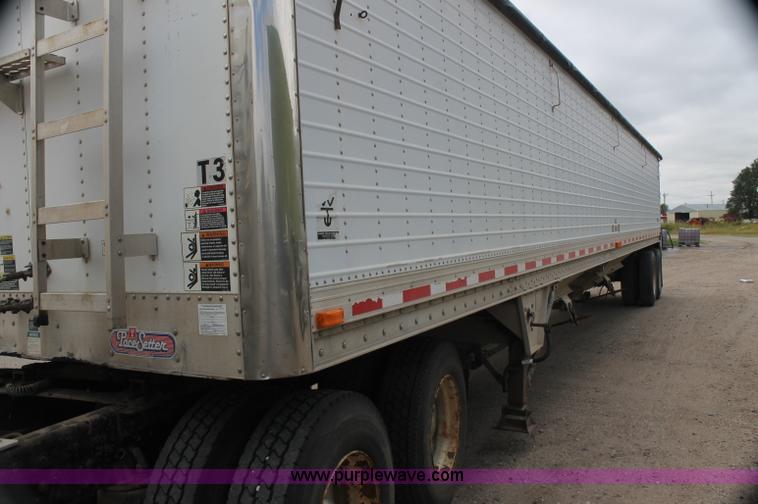 image for item AJ9346 2001 Wilson DWH-400 hopper grain trailer