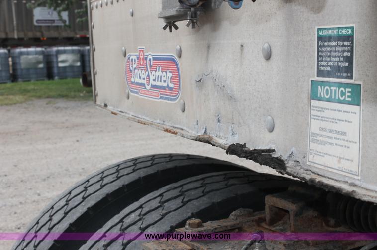 image for item AJ9346 2001 Wilson DWH-400 hopper grain trailer