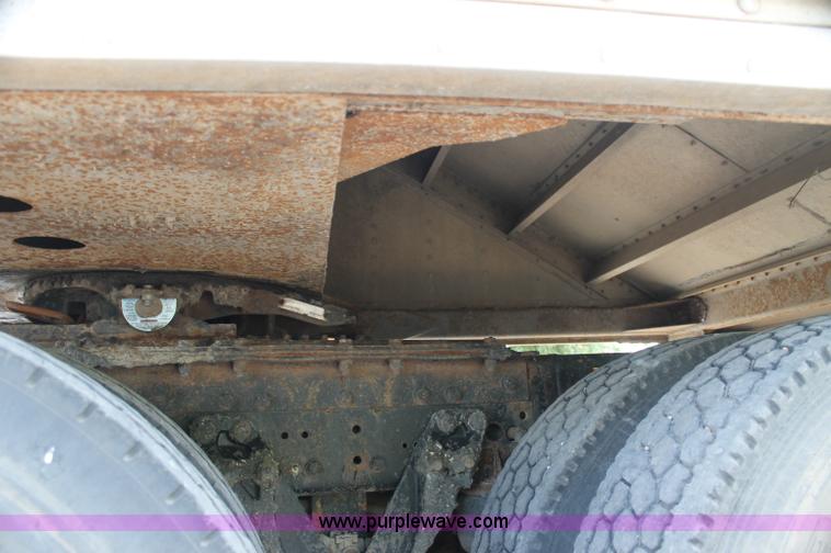 image for item AJ9346 2001 Wilson DWH-400 hopper grain trailer