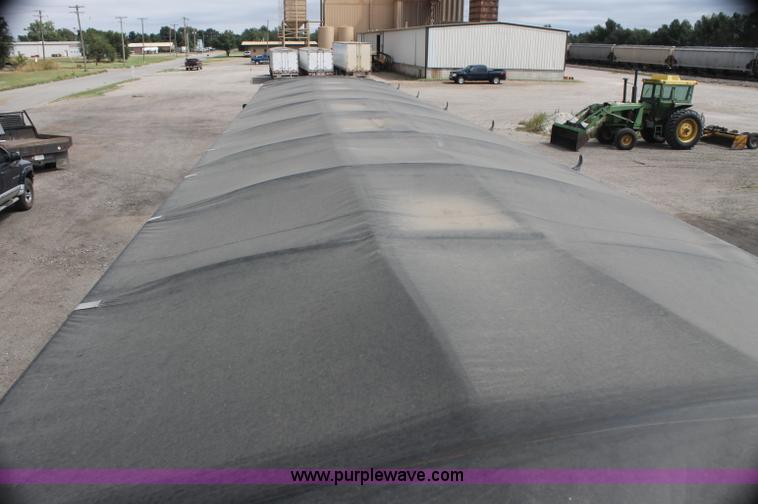 image for item AJ9346 2001 Wilson DWH-400 hopper grain trailer