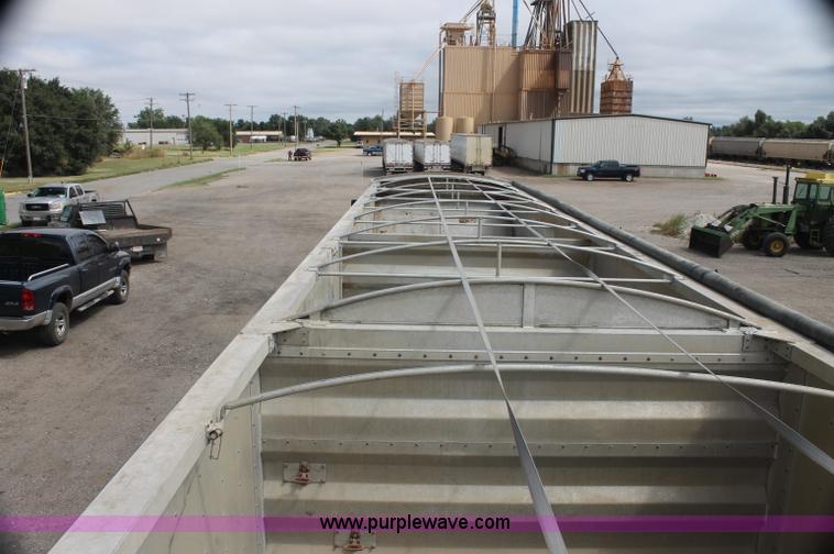 image for item AJ9346 2001 Wilson DWH-400 hopper grain trailer