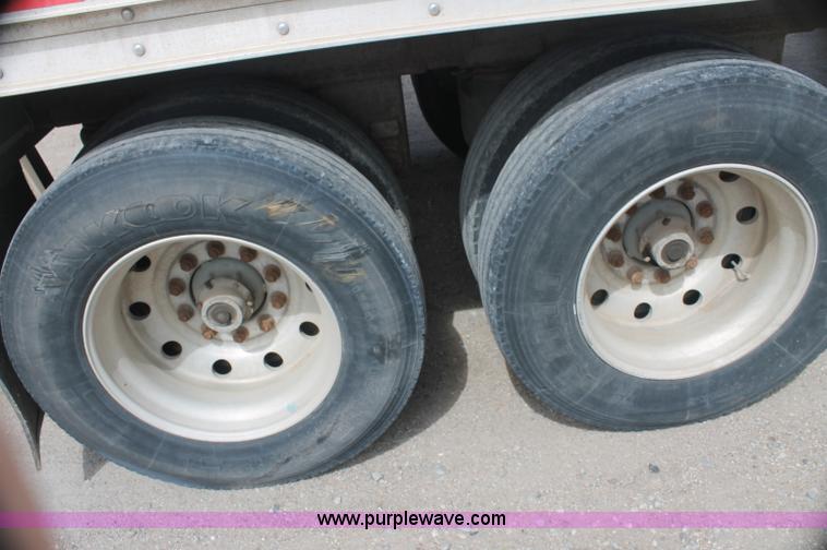 image for item AJ9346 2001 Wilson DWH-400 hopper grain trailer