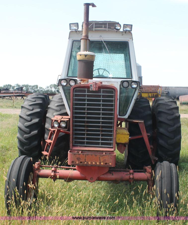 image for item AJ9349 International Farmall 1456 tractor