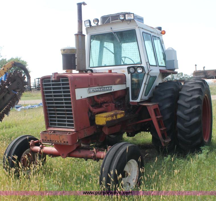 image for item AJ9349 International Farmall 1456 tractor