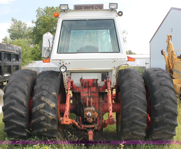 image for item AJ9349 International Farmall 1456 tractor