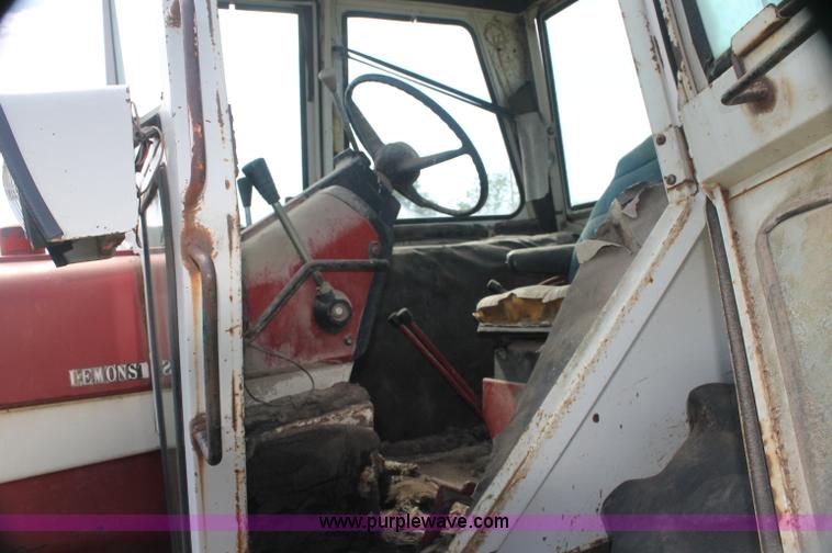 image for item AJ9349 International Farmall 1456 tractor