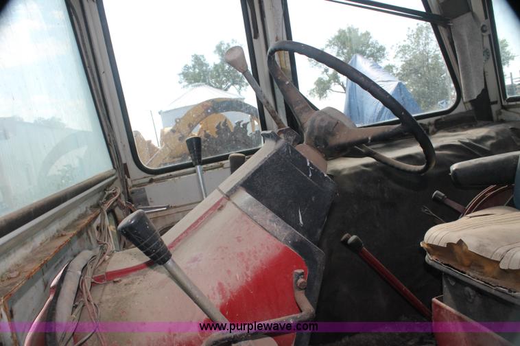 image for item AJ9349 International Farmall 1456 tractor