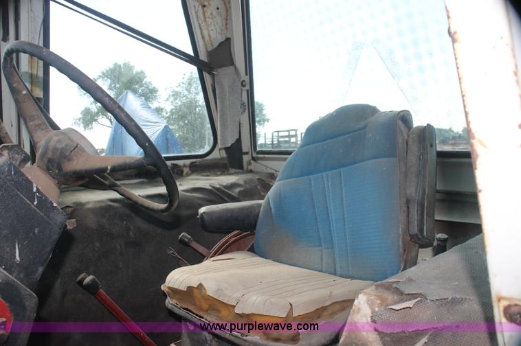 image for item AJ9349 International Farmall 1456 tractor