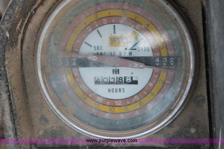 image for item AJ9349 International Farmall 1456 tractor