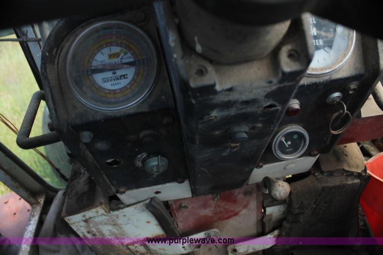 image for item AJ9349 International Farmall 1456 tractor