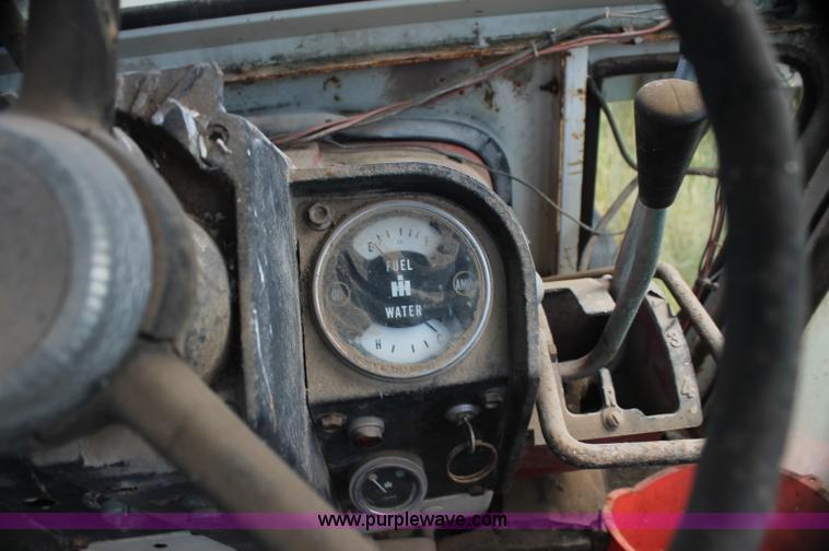 image for item AJ9349 International Farmall 1456 tractor