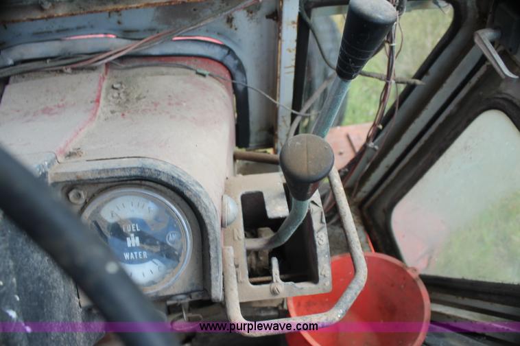 image for item AJ9349 International Farmall 1456 tractor