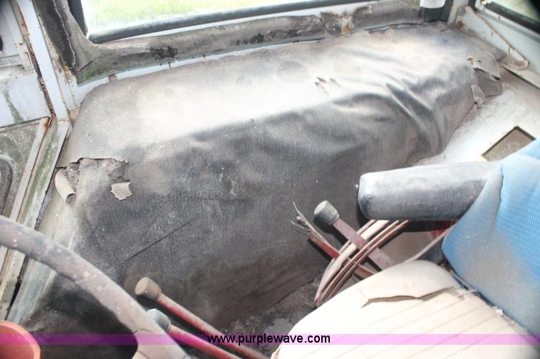 image for item AJ9349 International Farmall 1456 tractor