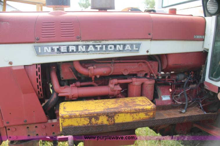 image for item AJ9349 International Farmall 1456 tractor