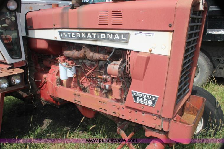 image for item AJ9349 International Farmall 1456 tractor