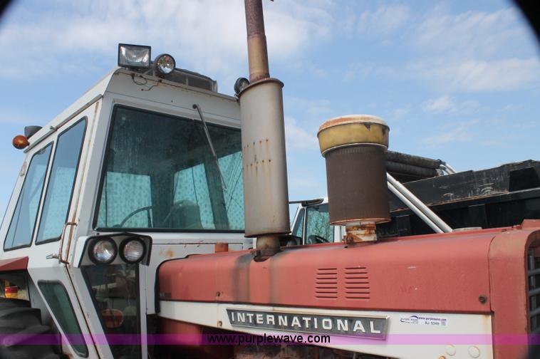 image for item AJ9349 International Farmall 1456 tractor