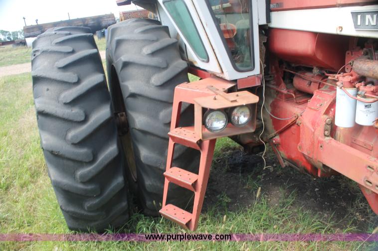 image for item AJ9349 International Farmall 1456 tractor