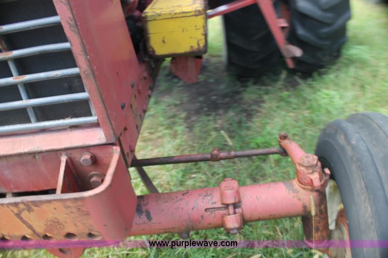 image for item AJ9349 International Farmall 1456 tractor