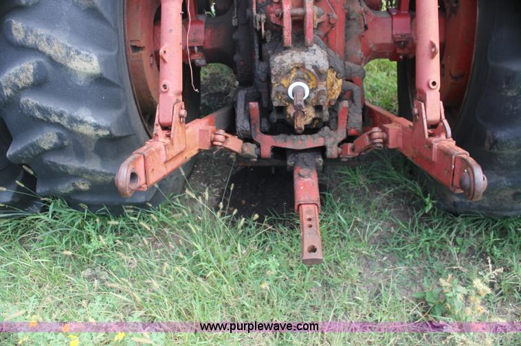image for item AJ9349 International Farmall 1456 tractor