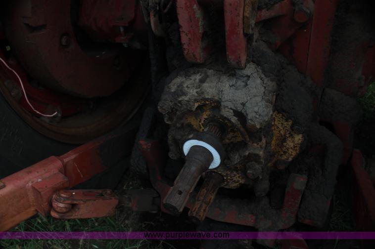 image for item AJ9349 International Farmall 1456 tractor