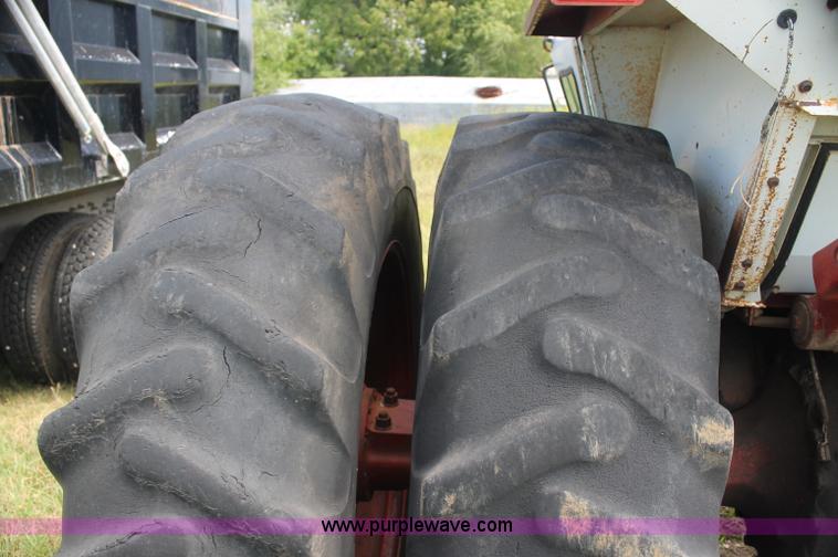 image for item AJ9349 International Farmall 1456 tractor