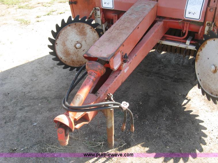 image for item E7972 1980 Hesston 5540 round baler