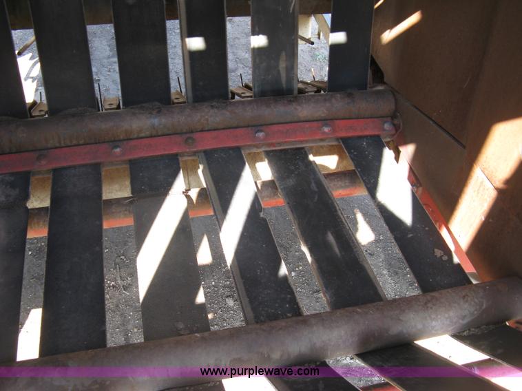 image for item E7972 1980 Hesston 5540 round baler