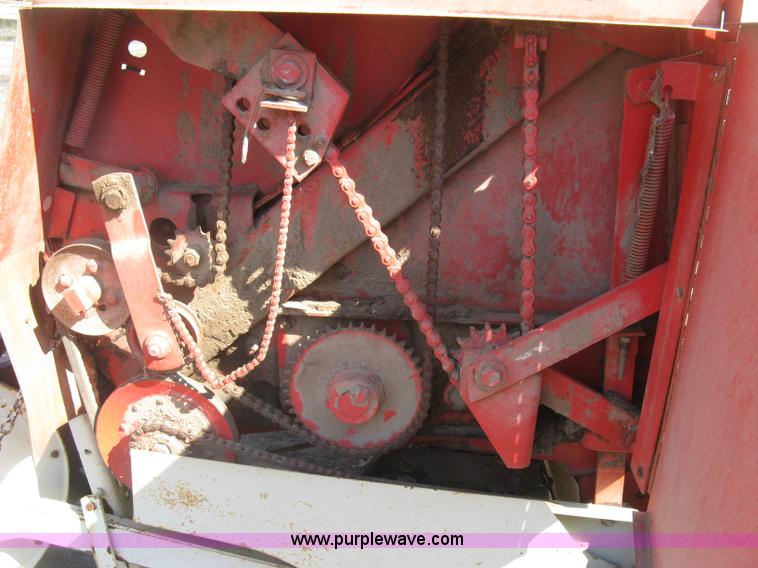 image for item E7972 1980 Hesston 5540 round baler