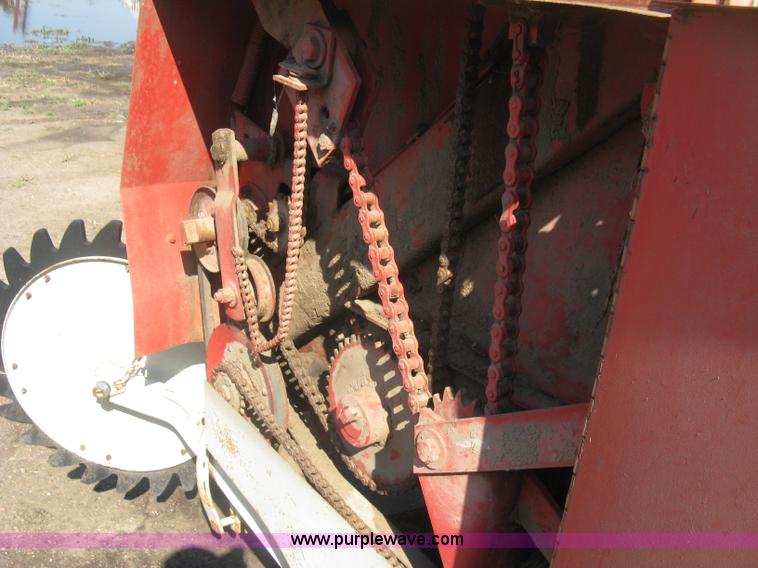 image for item E7972 1980 Hesston 5540 round baler