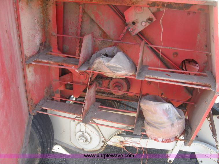 image for item E7972 1980 Hesston 5540 round baler