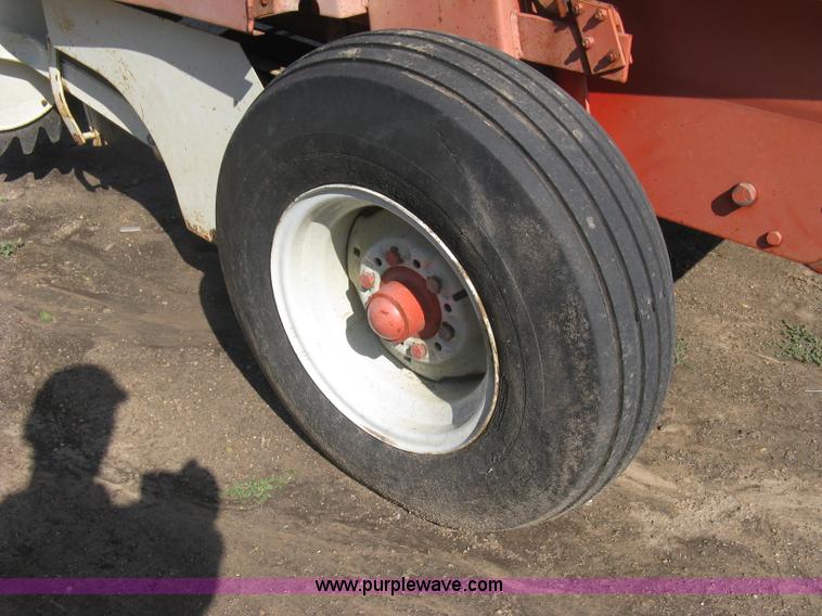 image for item E7972 1980 Hesston 5540 round baler