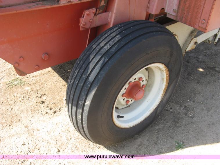 image for item E7972 1980 Hesston 5540 round baler