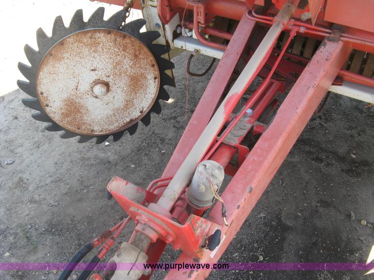 image for item E7972 1980 Hesston 5540 round baler